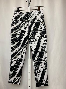 ABS Womenʻs Black & White Graphic Print 7/8 Length Style Yoga Pants Medium